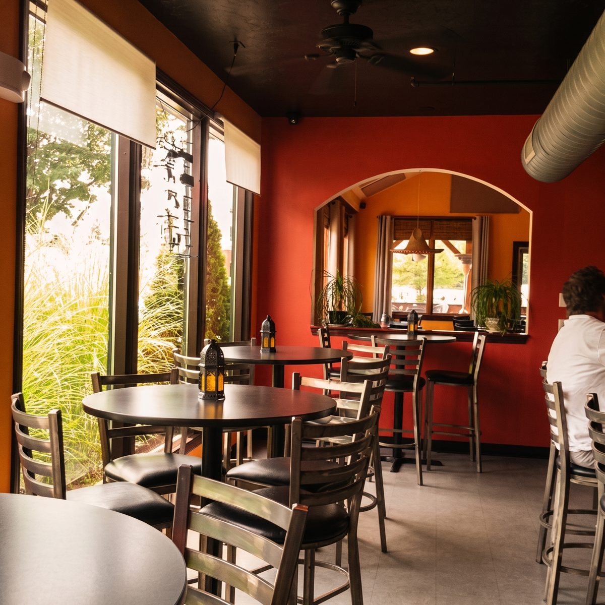 Happy hour, Mon–Fri 3–6 pm