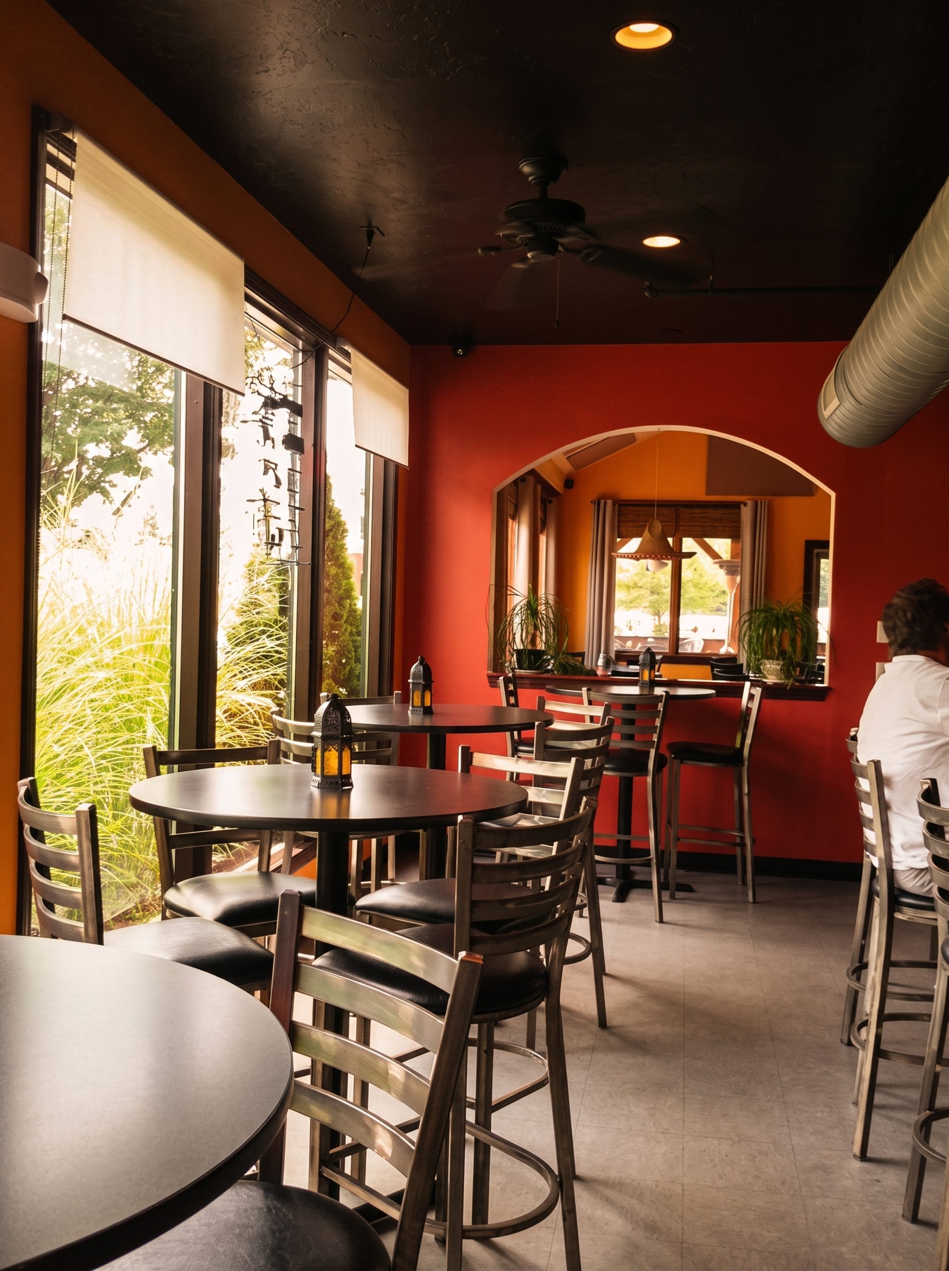 Happy hour, Mon–Fri 3–6 pm